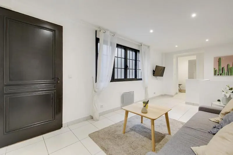 250 Suite Sainte - Superb Apartment In Paris 0*,  France